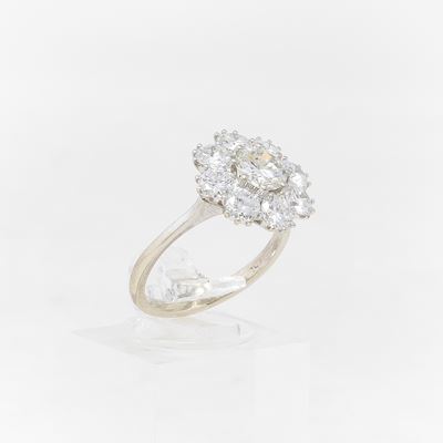 Anello a Margherita in Oro Bianco con Diamanti