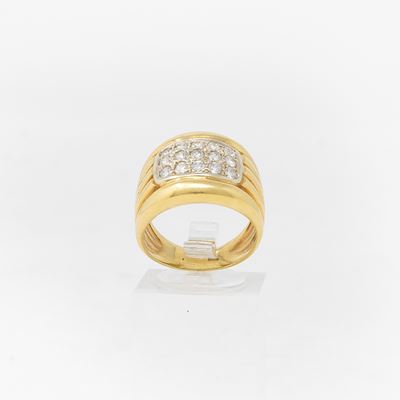 Anello a Fascia Baccellata in Oro Giallo con Piccoli Zaffiri Bianchi
