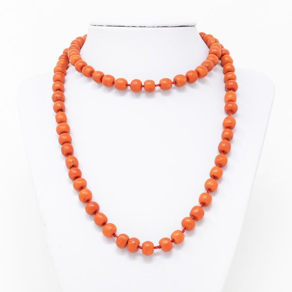 Antica collana in corallo rosso-arancio