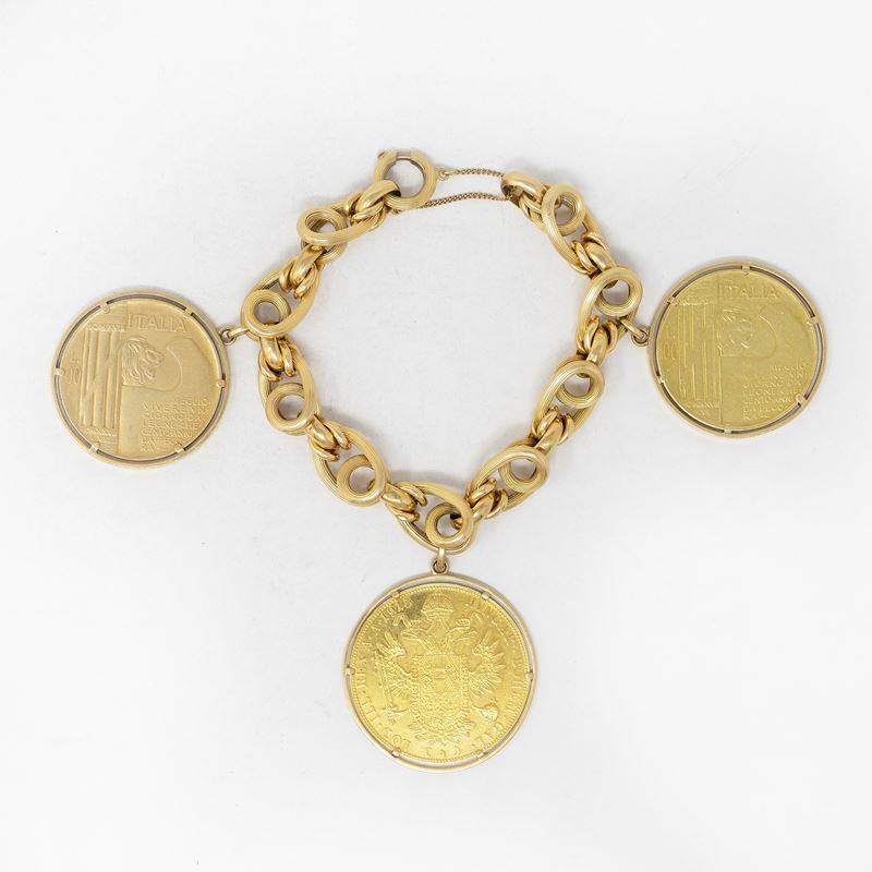 Bracciale a Maglie in Oro Giallo con Tre Monete in Oro