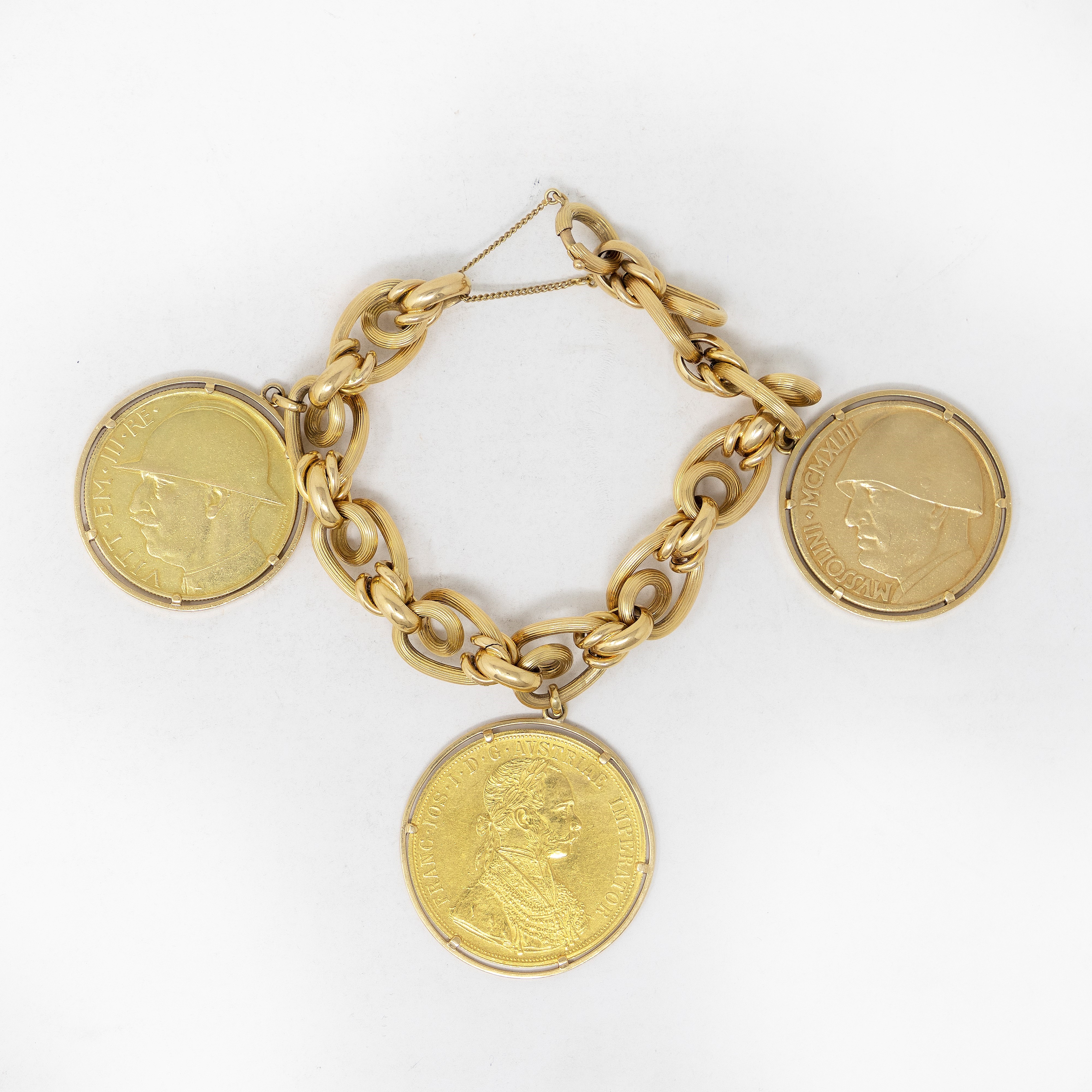 Bracciale a Maglie in Oro Giallo con Tre Monete in Oro