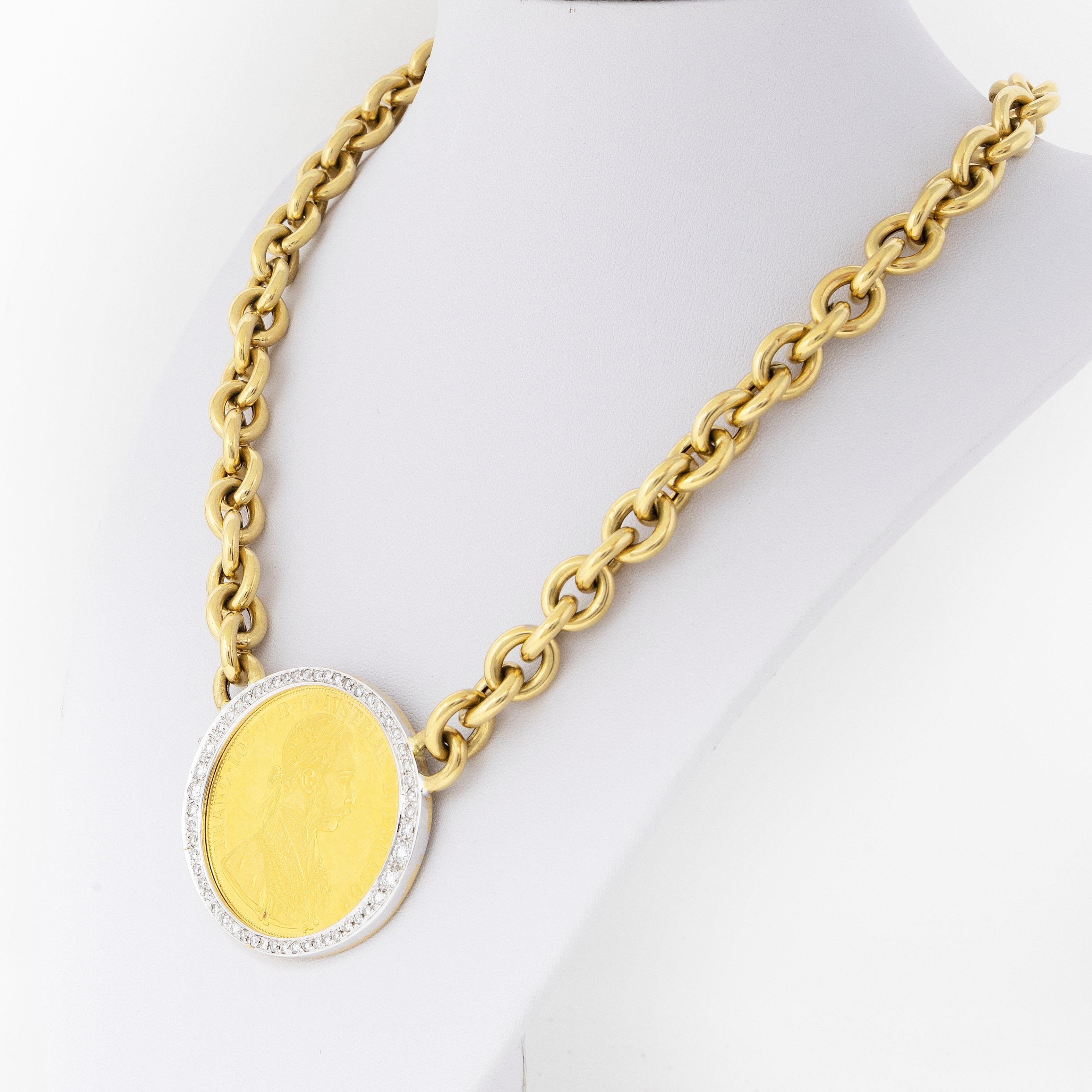 Girocollo in Oro Giallo con Moneta in Oro e Diamanti