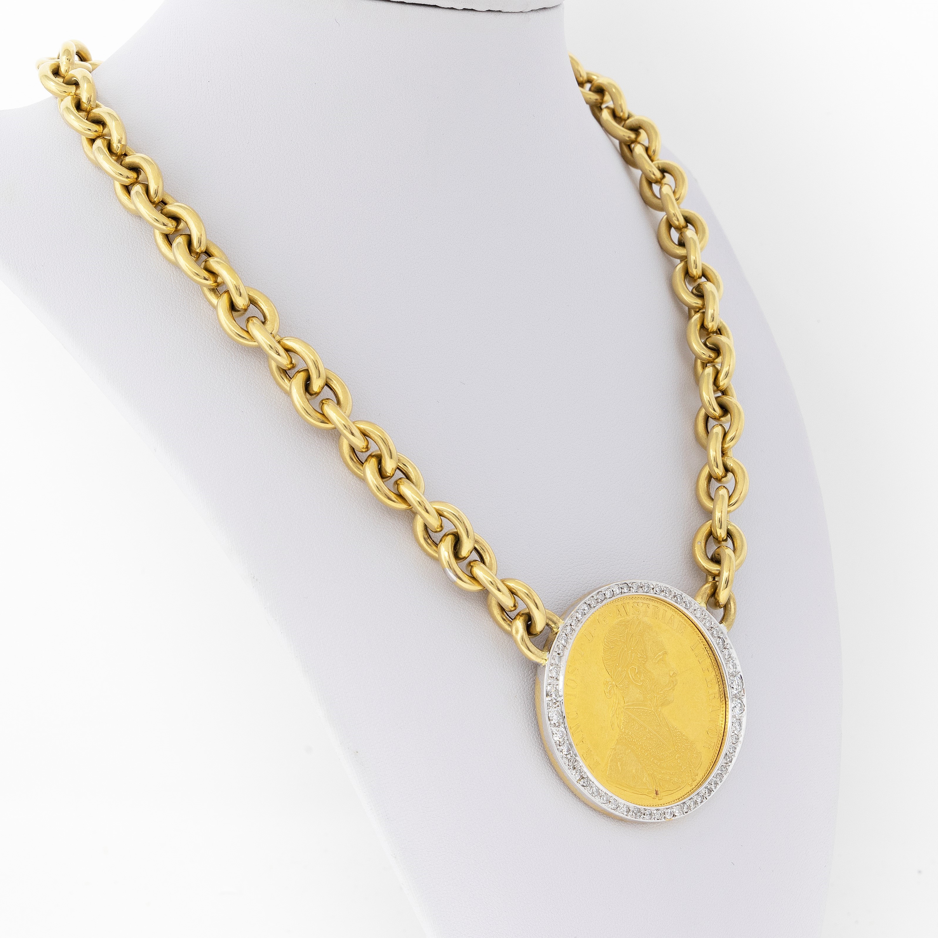 Girocollo in Oro Giallo con Moneta in Oro e Diamanti