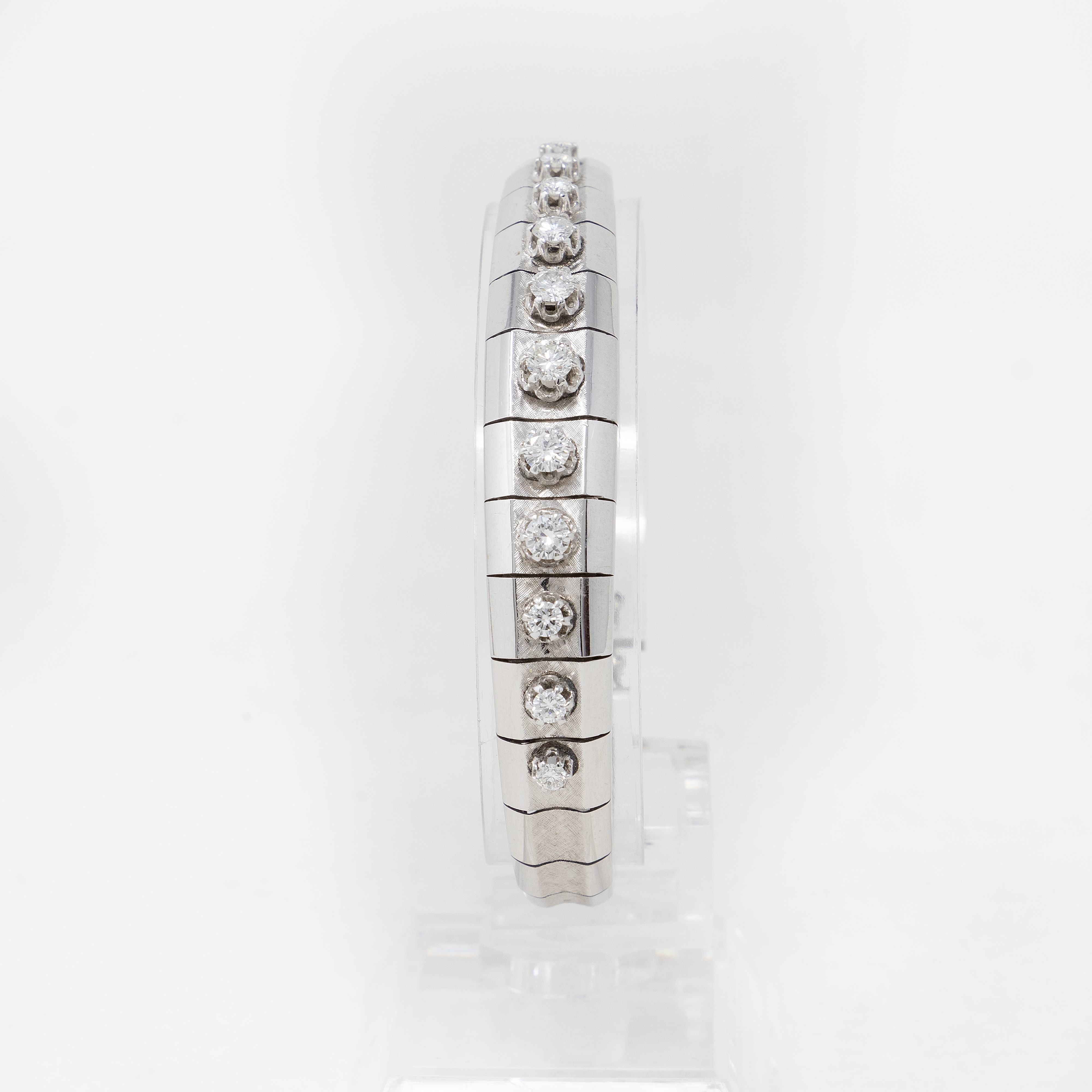 Bracciale a Fascia in Oro Bianco e Diamanti