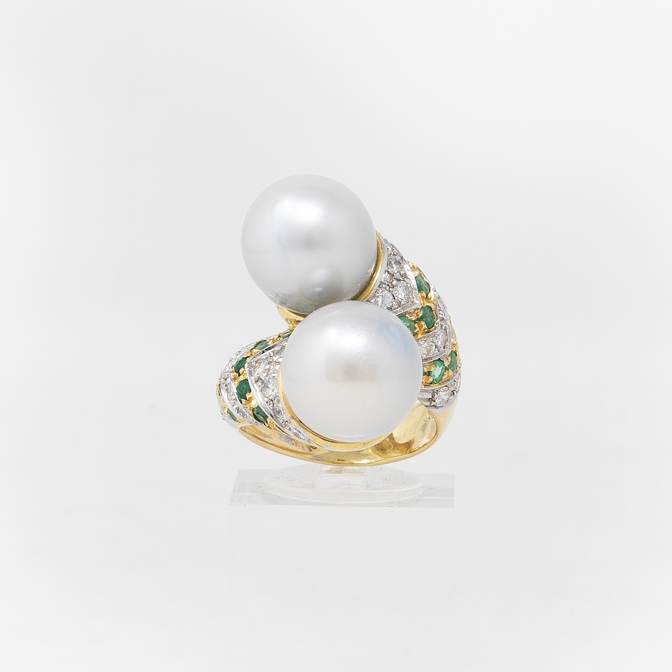 Anello in Oro Giallo con Perle, Diamanti e Smeraldi
