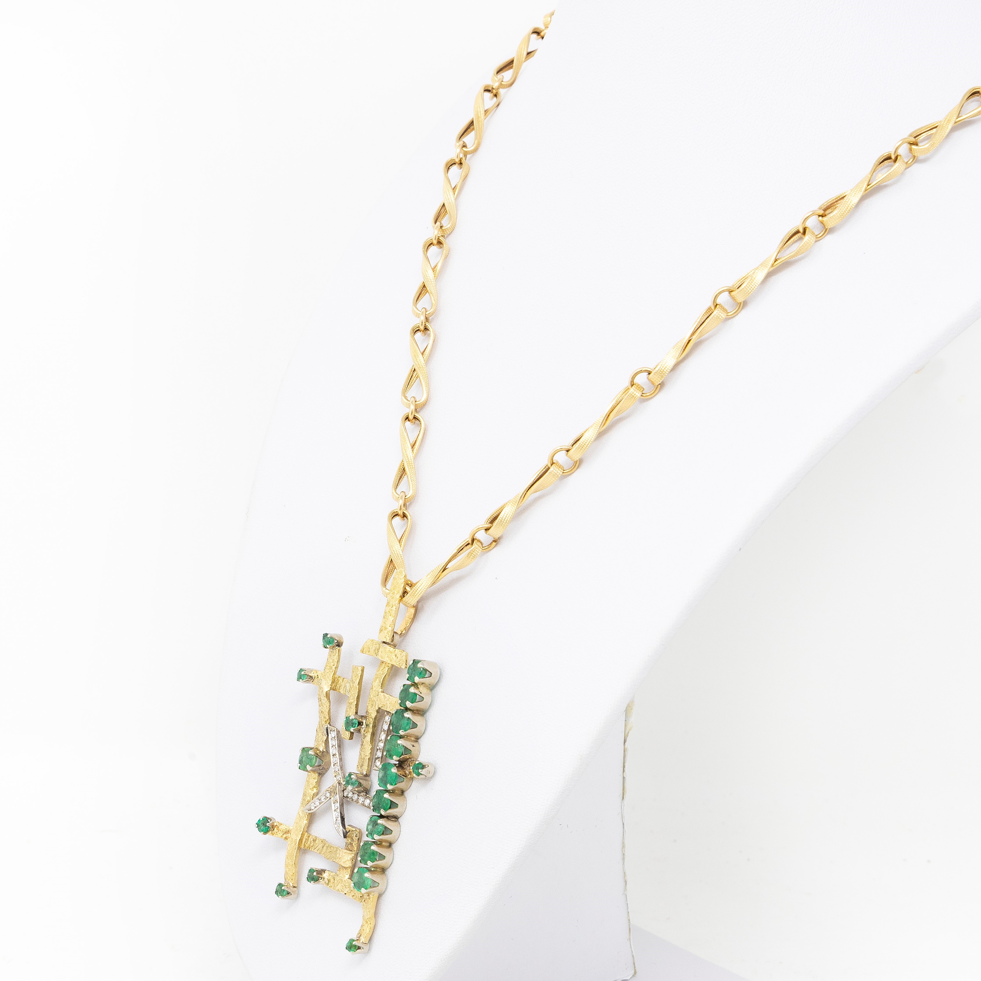 Collana a Maglie con Pendente in Oro Giallo con Smeraldi e Piccoli Brillanti