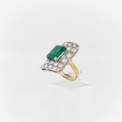 Anello Rettangolare in Oro Giallo e Bianco con Smeraldo e Diamanti