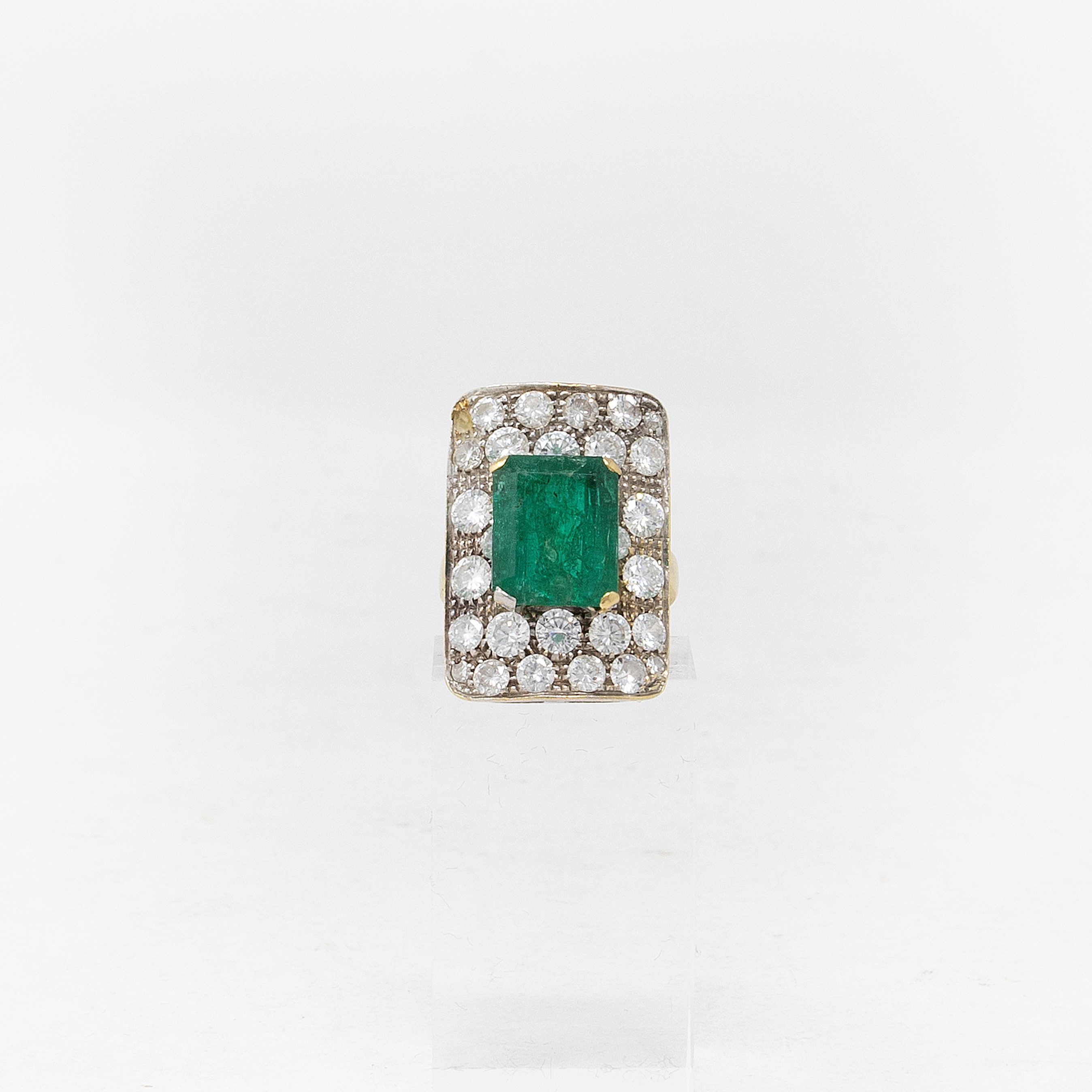 Anello Rettangolare in Oro Giallo e Bianco con Smeraldo e Diamanti