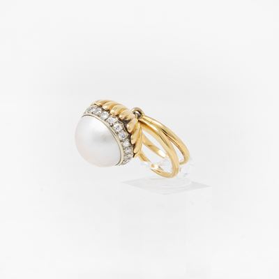 Anello in Oro Giallo, Grande Perla Mabe e Brillanti