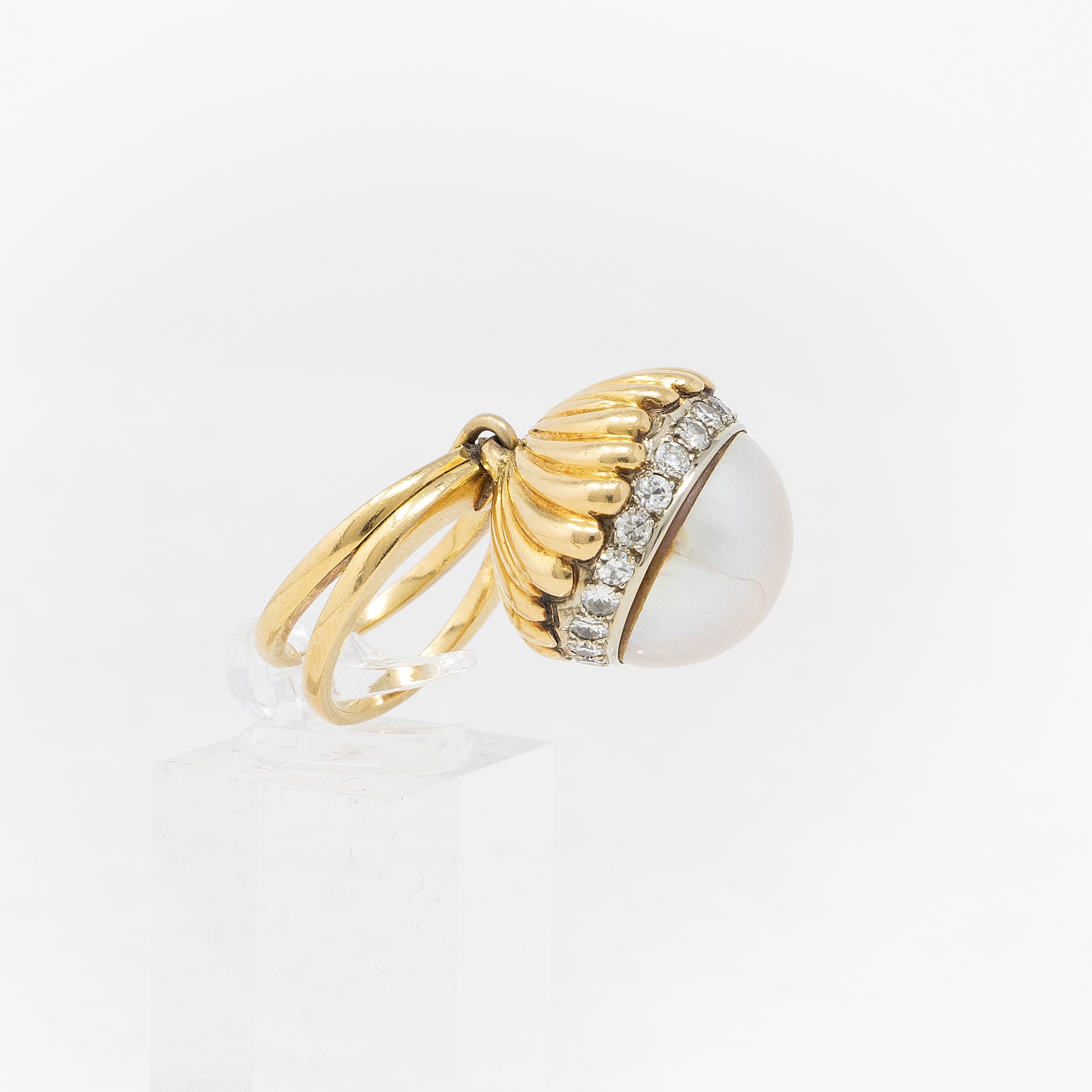 Anello in Oro Giallo, Grande Perla Mabe e Brillanti
