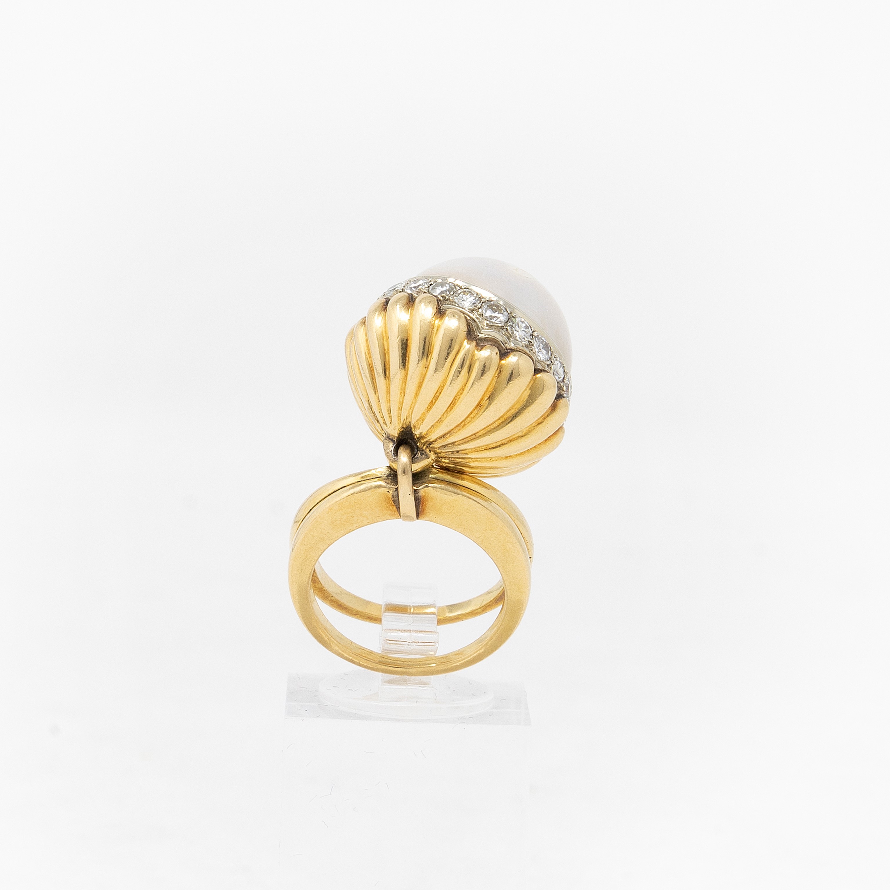Anello in Oro Giallo, Grande Perla Mabe e Brillanti