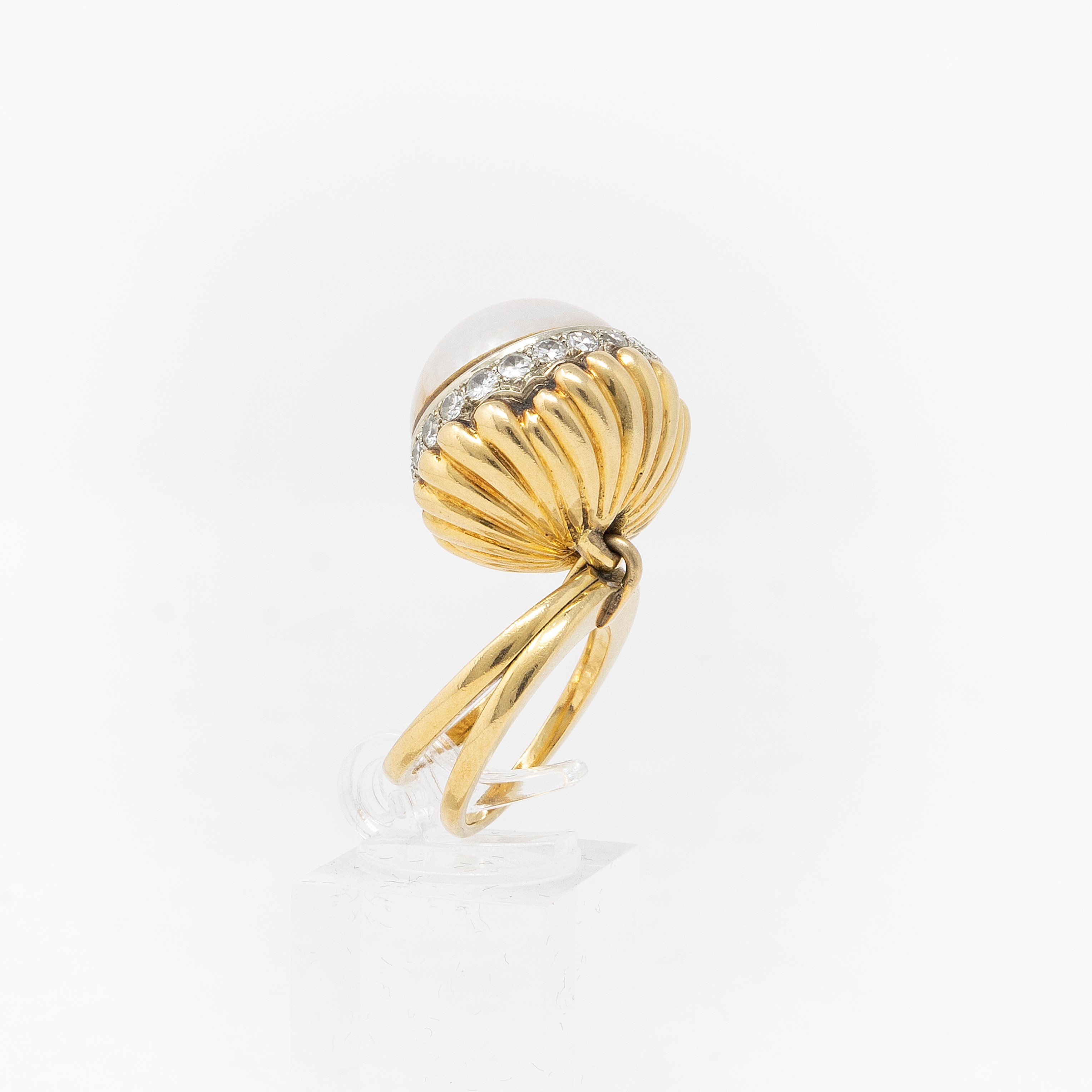 Anello in Oro Giallo, Grande Perla Mabe e Brillanti