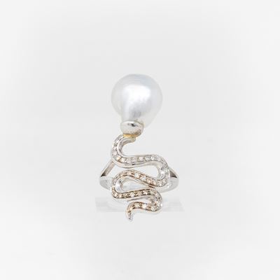 Anello a Serpente in Oro Bianco con Perla e Diamanti