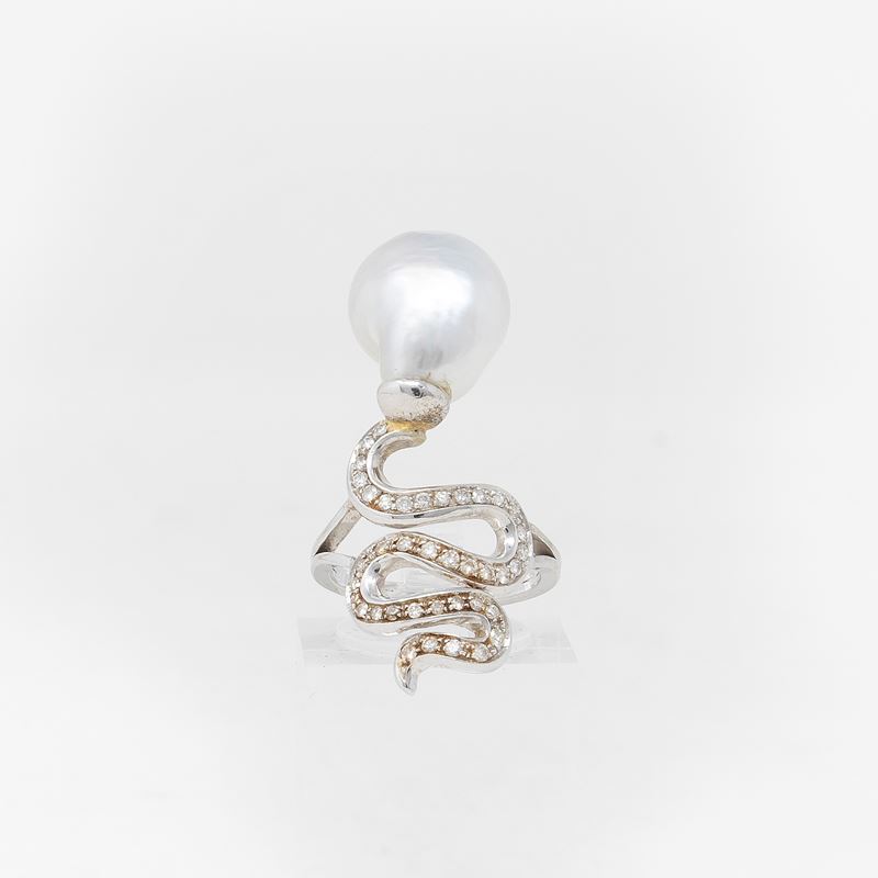Anello a Serpente in Oro Bianco con Perla e Diamanti