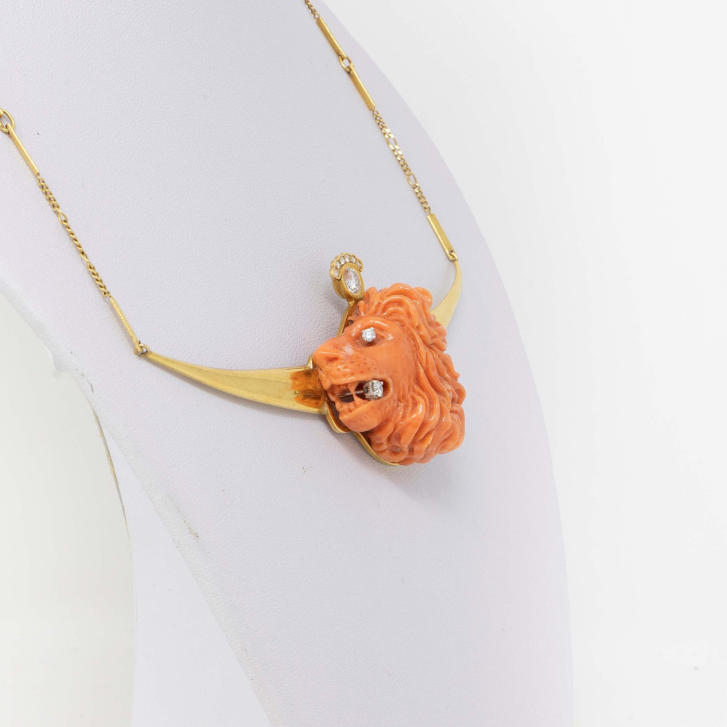 Collana Girocollo in Oro Giallo e Corallo