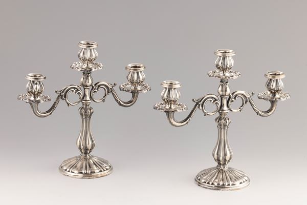 Coppia di candelabri in argento a tre luci