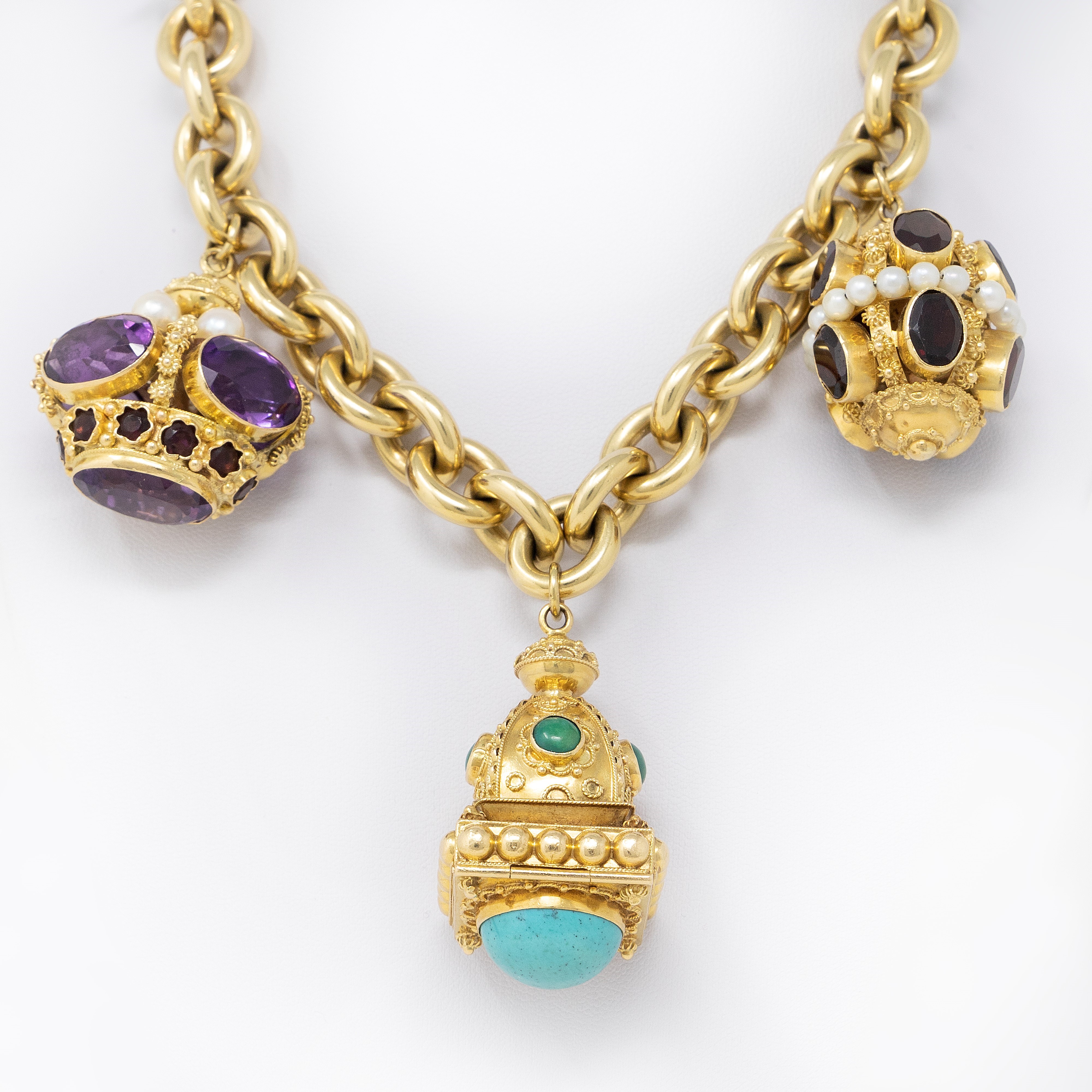 Bracciale in Oro con Tre Grandi Charms in Oro e Pietre