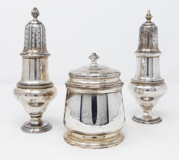 Due spargizucchero e una zuccheriera in argento Settepassi  - Auction The Art of the Table - Casa d'aste Farsettiarte