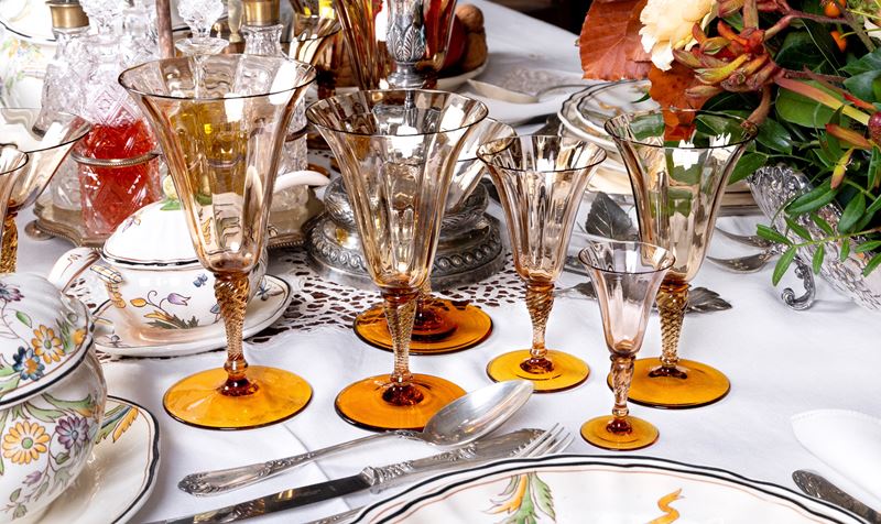 Servizio di bicchieri in vetro soffiato color ambra