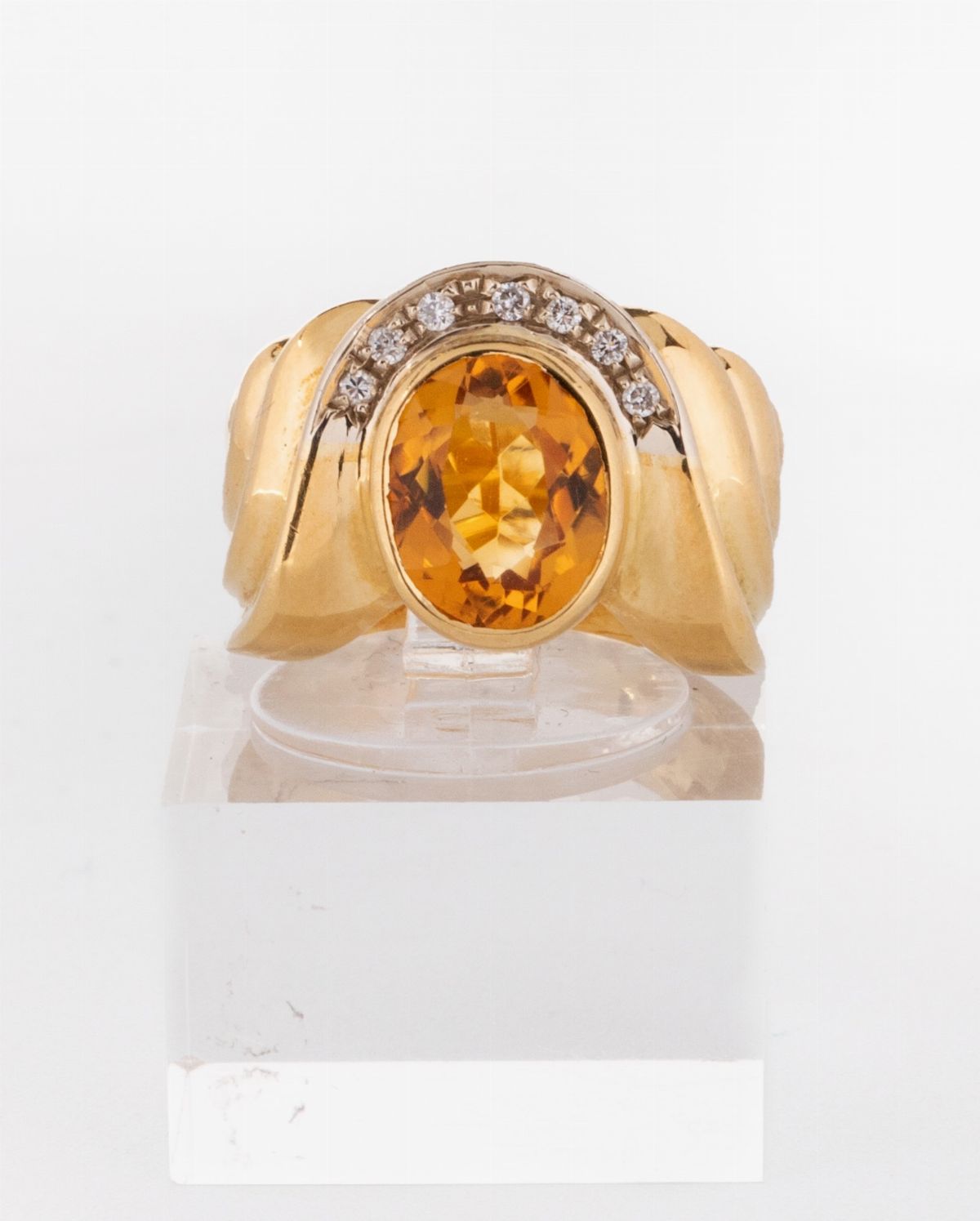 Anello a Fascia Ondulata in Oro Giallo con Quarzo Citrino e Brillantini