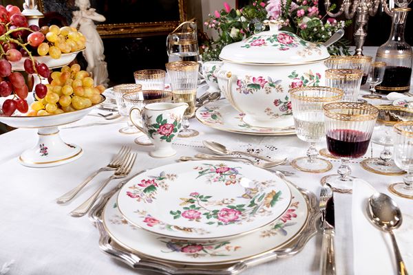 Elegante servizio da tavola in porcellana Wedgwood