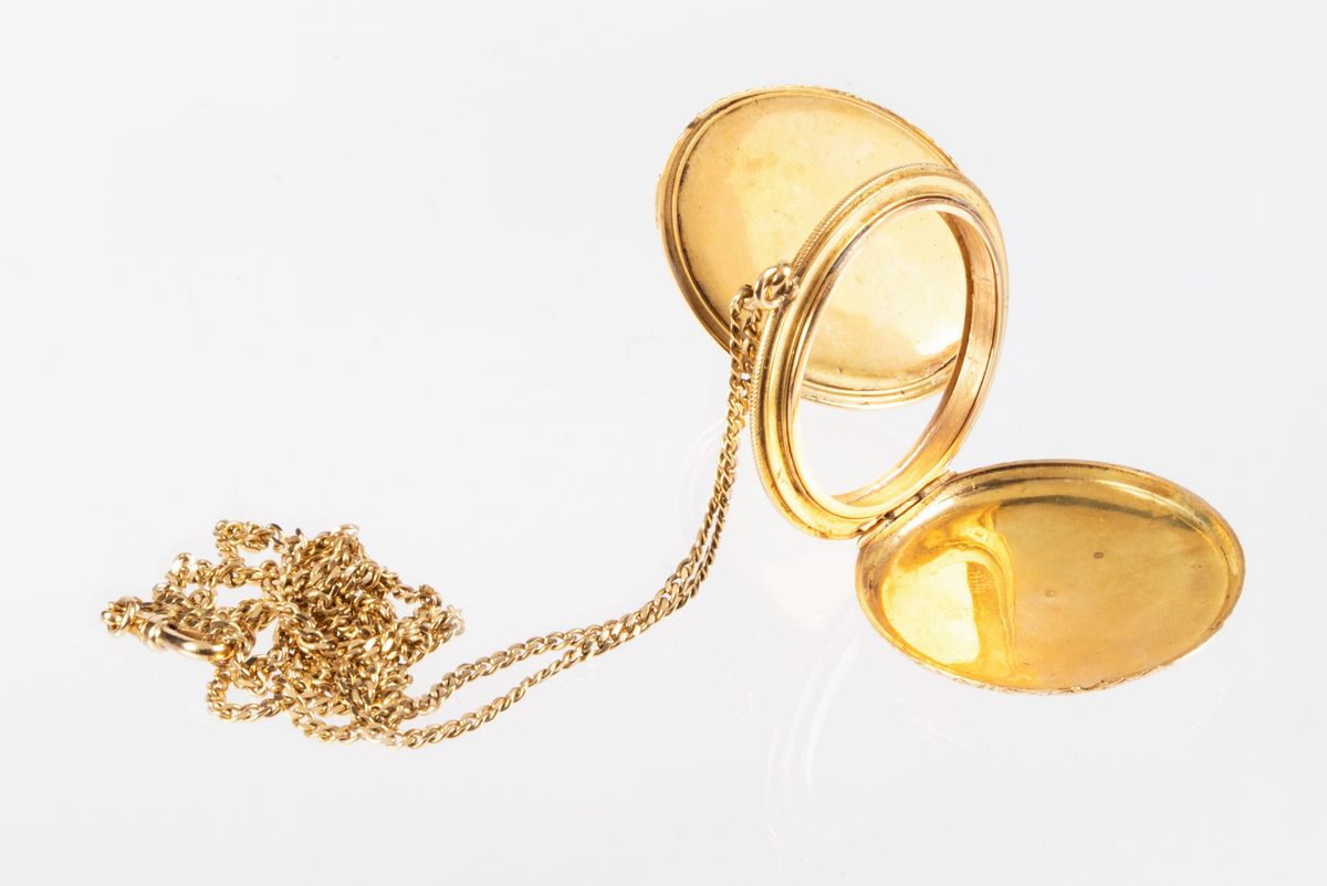Portaritratti Rotondo con Catena in Oro Giallo