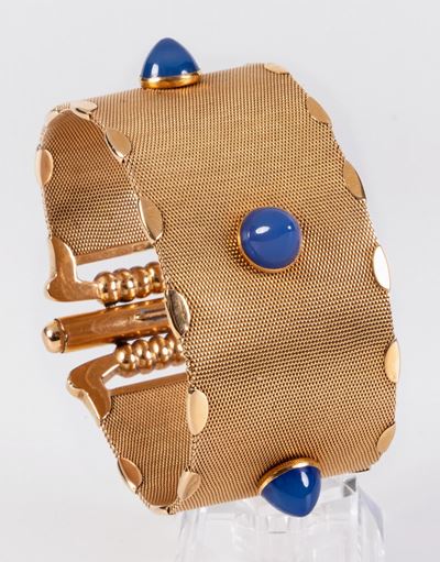 Bracciale a Fascia Larga in Oro Giallo con Calcedoni, Anni Quaranta-cinquanta