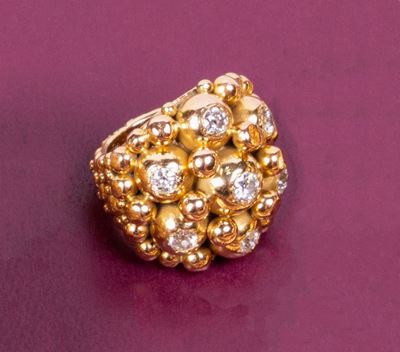 Anello a Cupola in Oro Giallo con Diamanti Vecchio Taglio