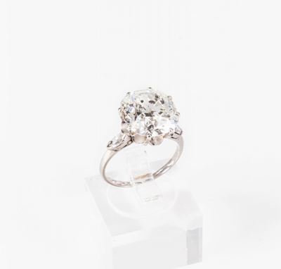 Anello in Oro Bianco con Diamante