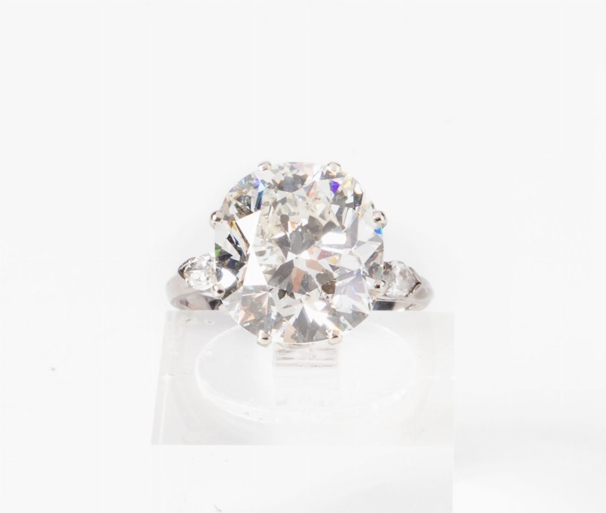 Anello in Oro Bianco con Diamante