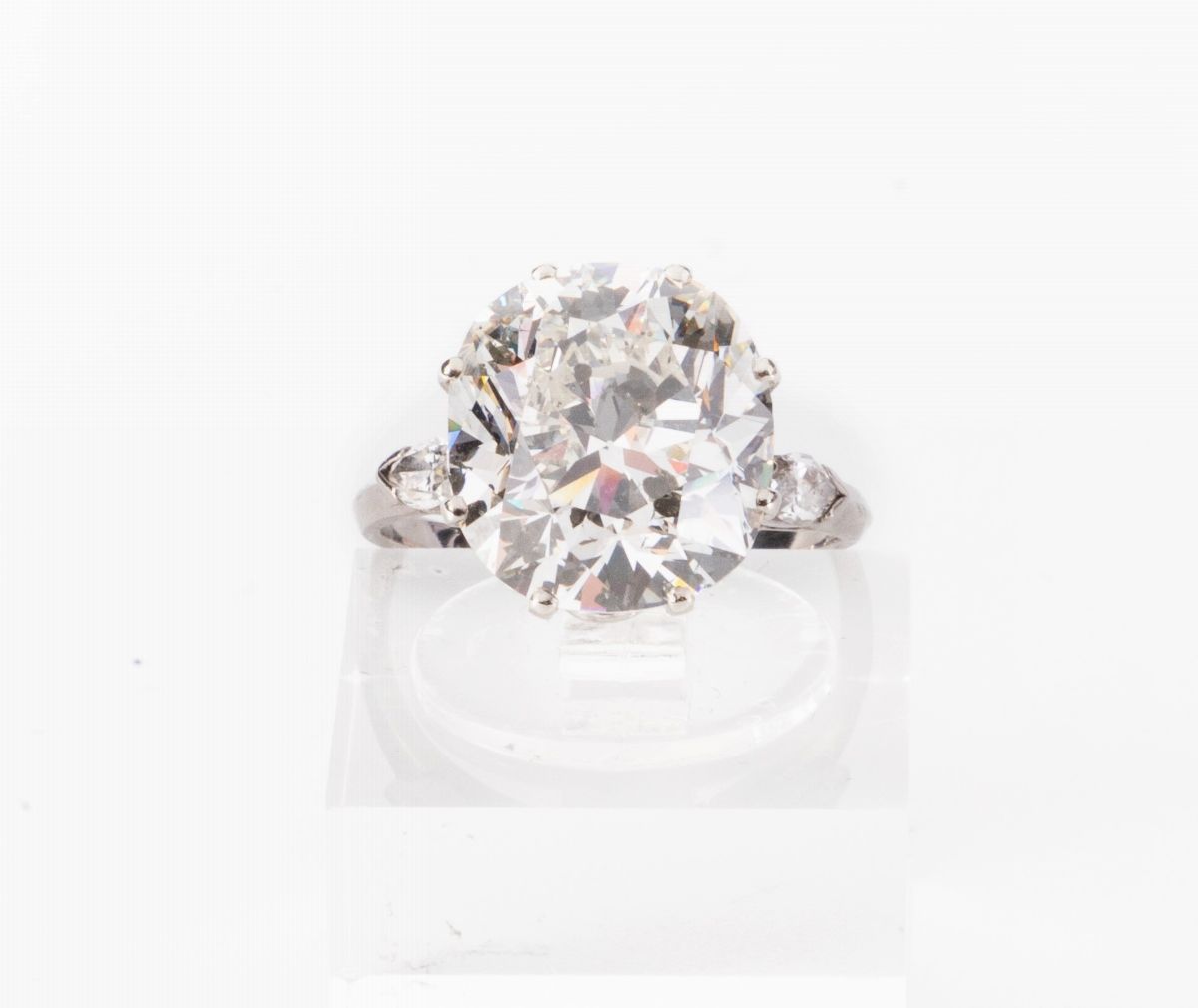 Anello in Oro Bianco con Diamante