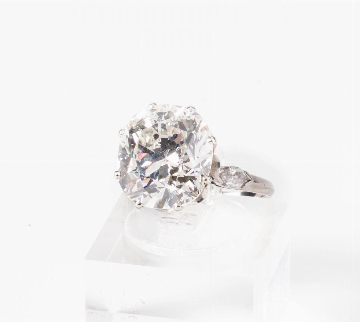 Anello in Oro Bianco con Diamante
