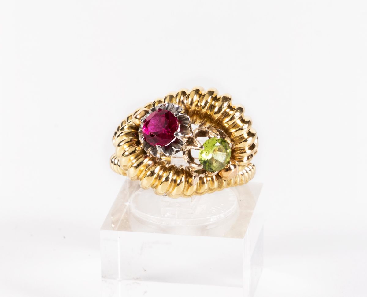 Anello a volute in oro giallo con rubino e peridot, oro 18 kt