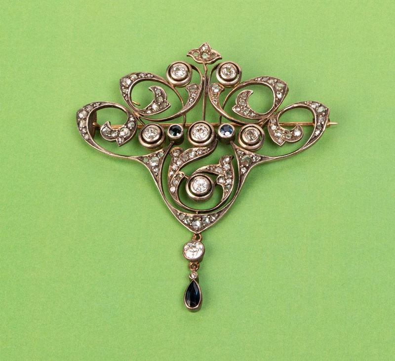 Spilla in oro giallo e argento, con diamanti e zaffiri