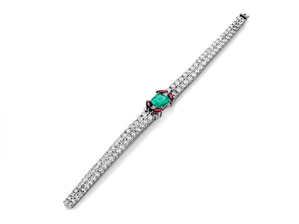 Bracciale in oro bianco con smeraldo e diamanti  - Auction Jewels and Watches - Casa d'aste Farsettiarte