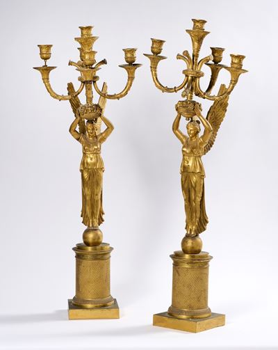 Coppia di Candelabri a Cinque Luci in Bronzo Dorato