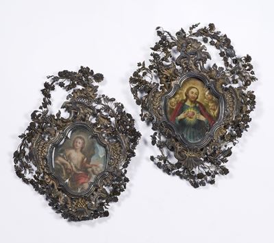 Coppia di Cornici in Argento Sbalzato e Cesellato