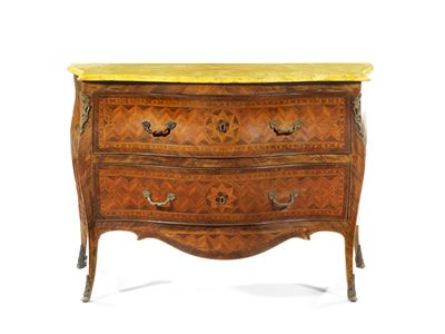 Coppia di Commode Lastronate e Finemente Intarsiate in Noce e Legni Vari