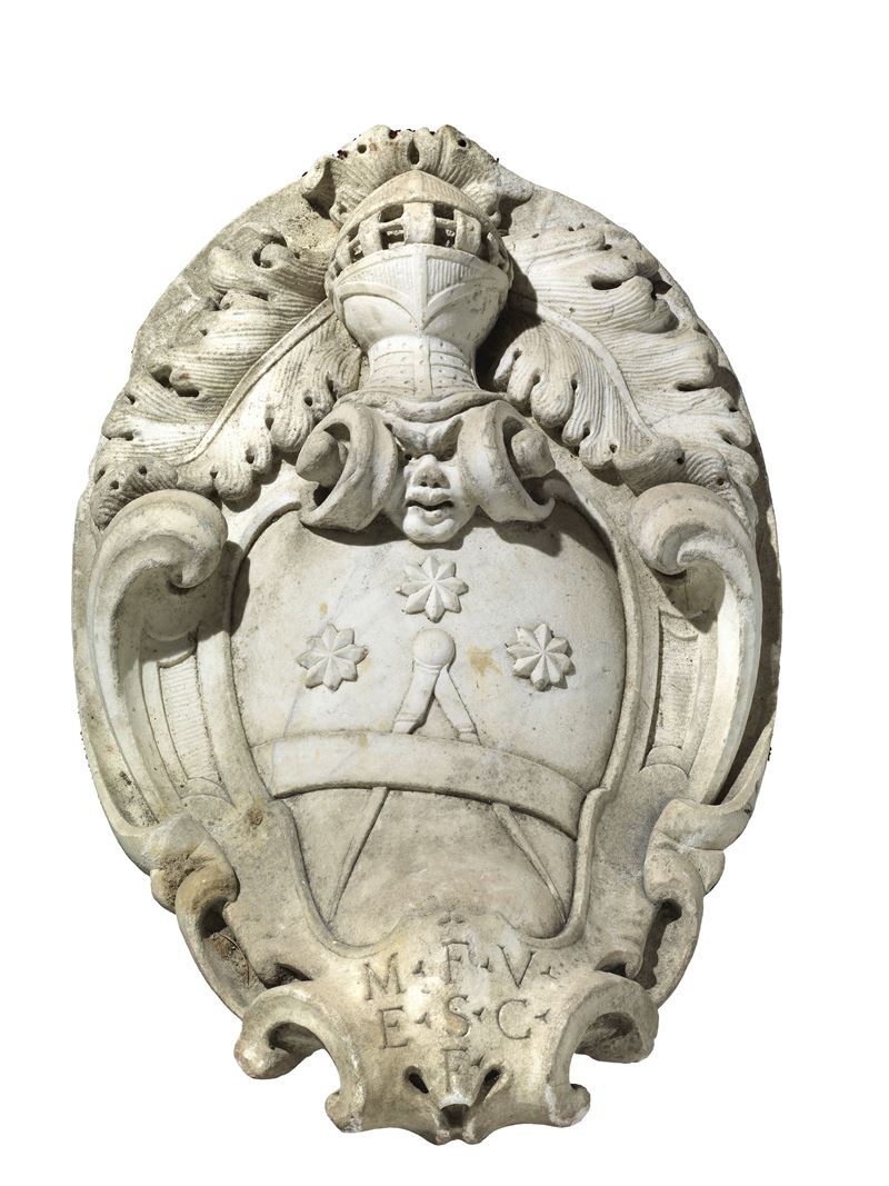 Stemma in marmo scolpito ad altorilievo