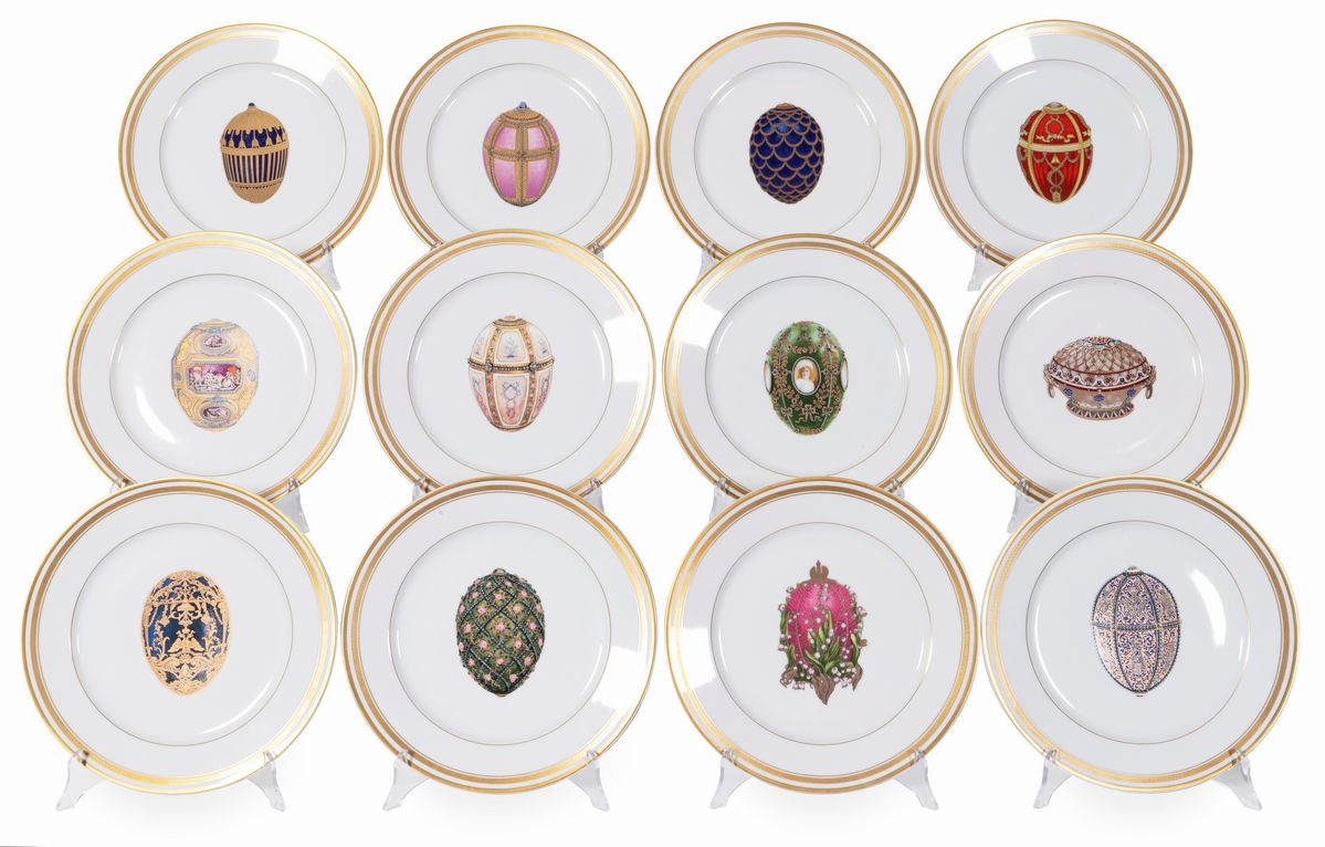 Dodici Piatti in Porcellana Limoges con Uova Fabergé