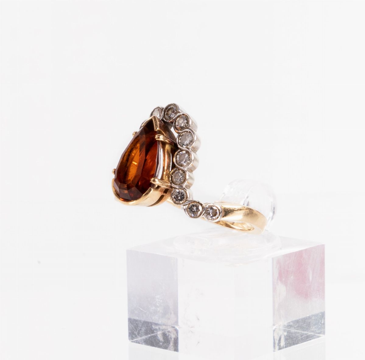Anello e Spilla in Oro Giallo e Bianco con Quarzi Citrini e Diamanti
