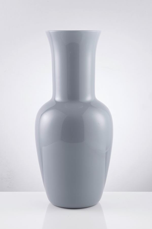 Vaso in vetro azzurro opaco Venini  - Auction L'Arte della Tavola - Casa d'aste Farsettiarte