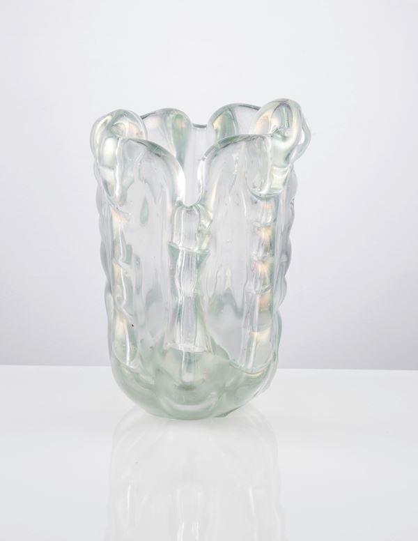 Vaso in vetro soffiato verde chiaro opalescente