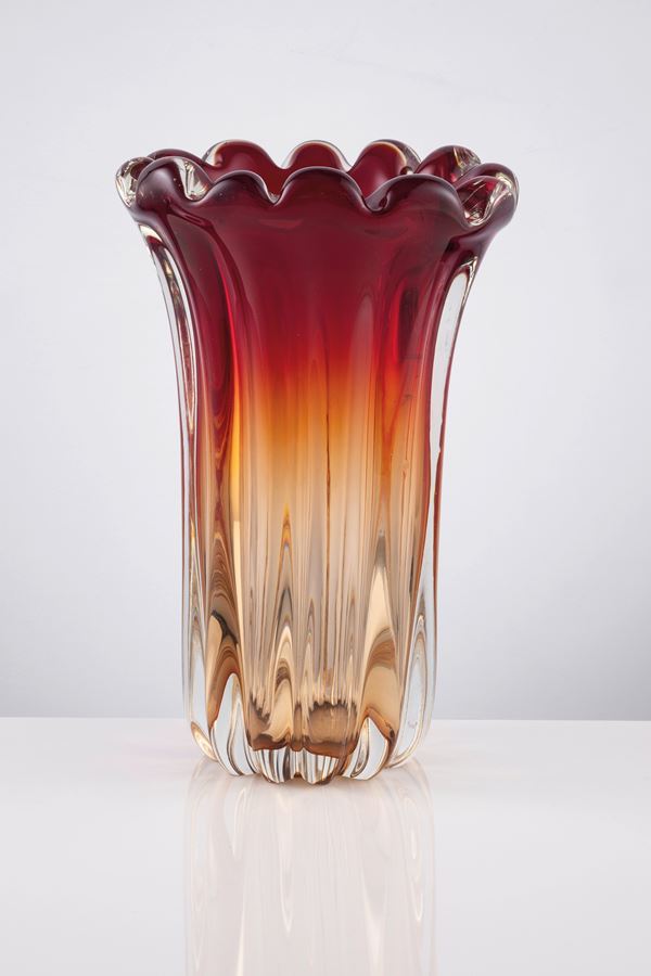 Grande vaso Murano in vetro sfumato dal rosa chiaro al rosso scuro