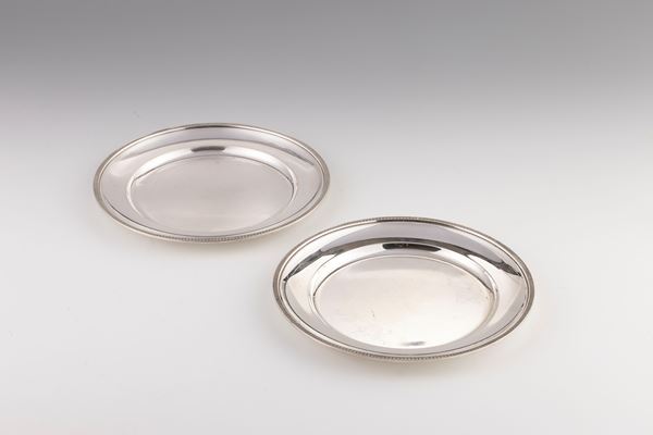 Due piatti in argento