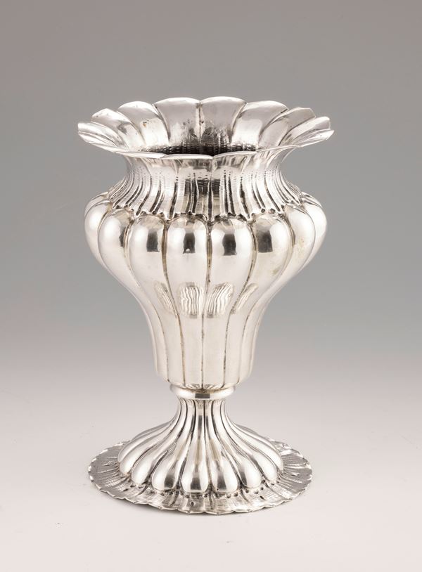 Vaso in argento  - Asta L'Arte della Tavola - Casa d'aste Farsettiarte