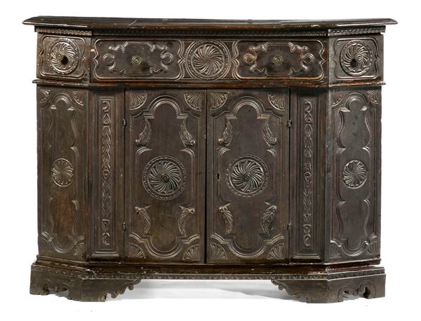 Credenza in legno di noce  - Auction Important Furnishings, Majolica, Sculptures and Ancient Paintings - Casa d'aste Farsettiarte