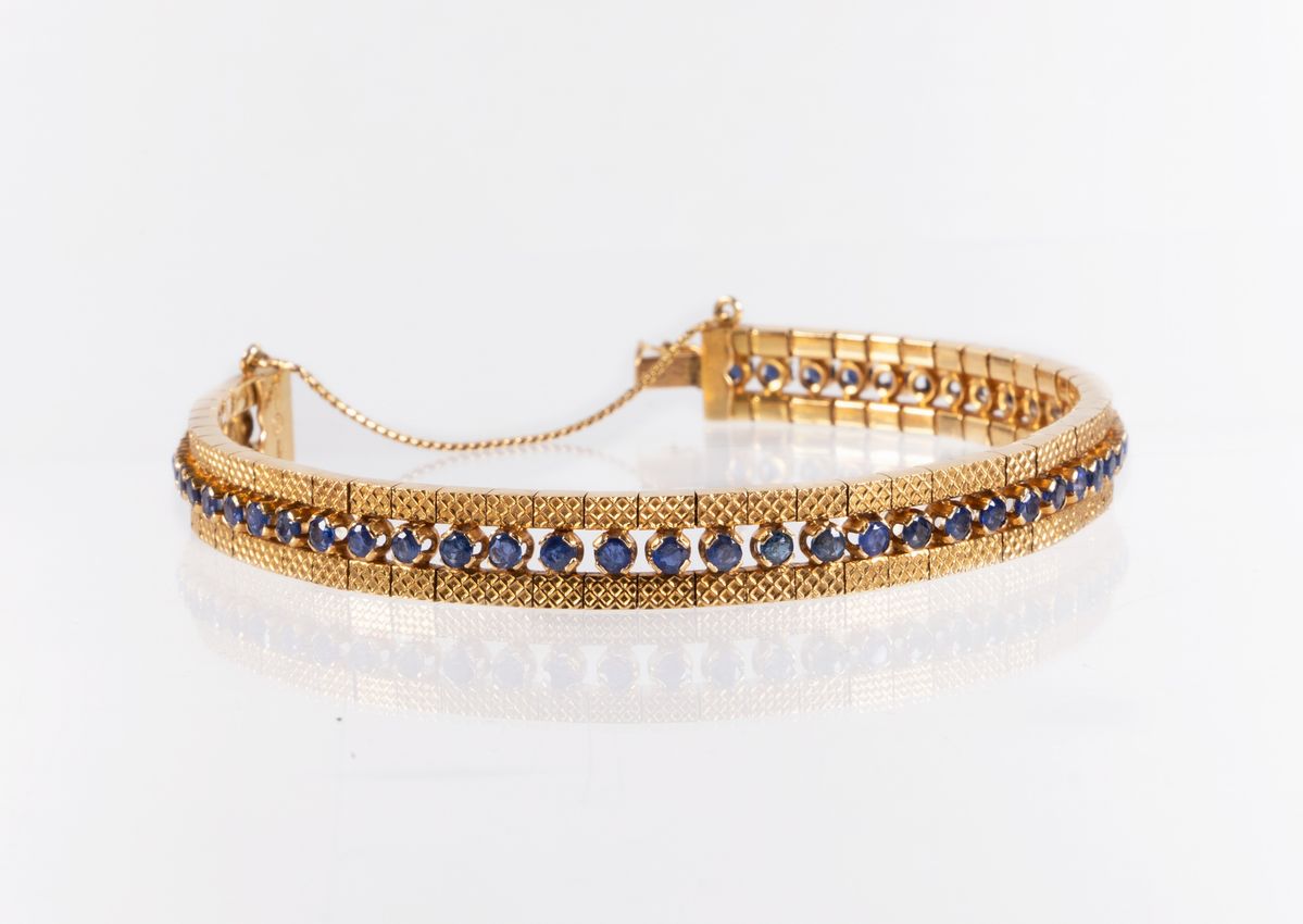 Bracciale a Fascia Snodata in Oro Giallo con Zaffiri