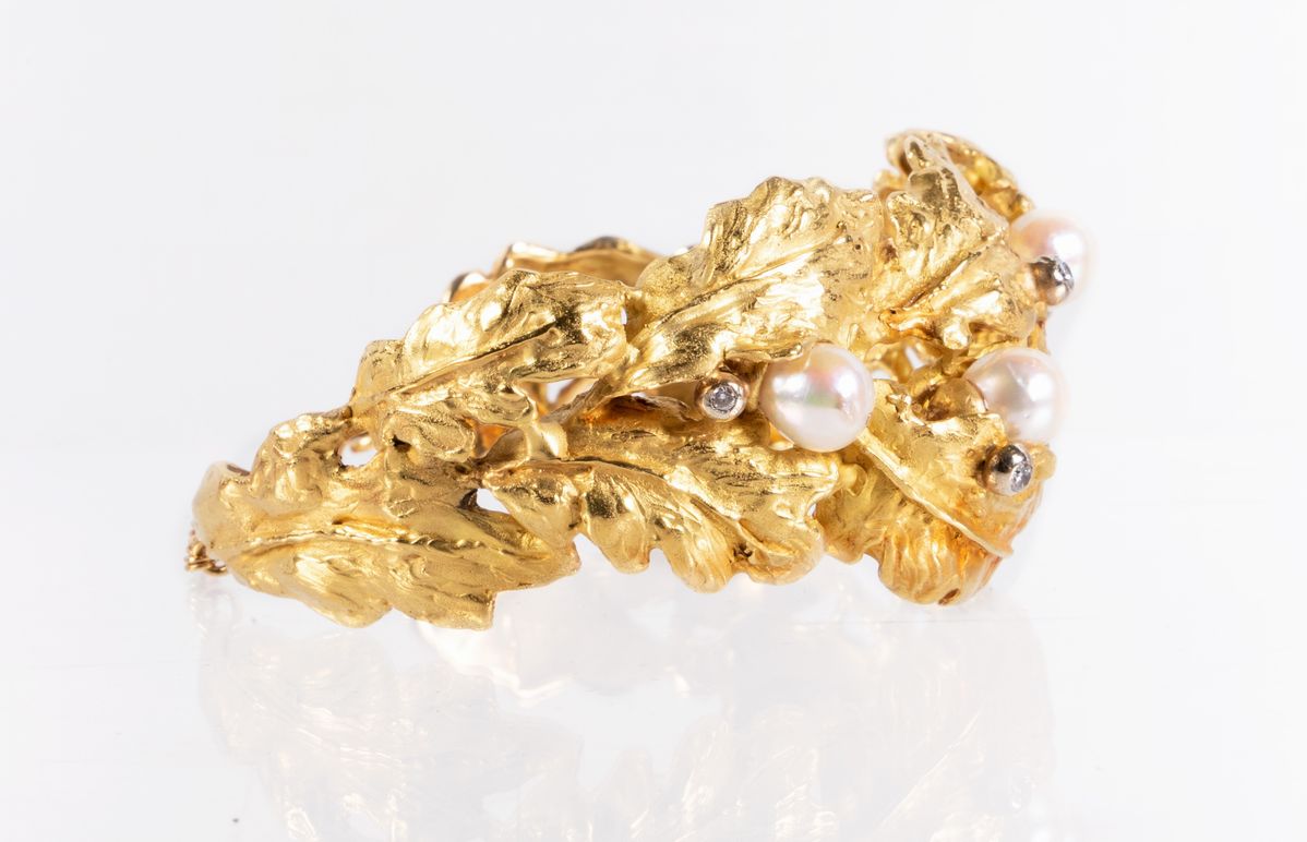 Bracciale a tralcio di foglie in oro giallo con perle e diamanti