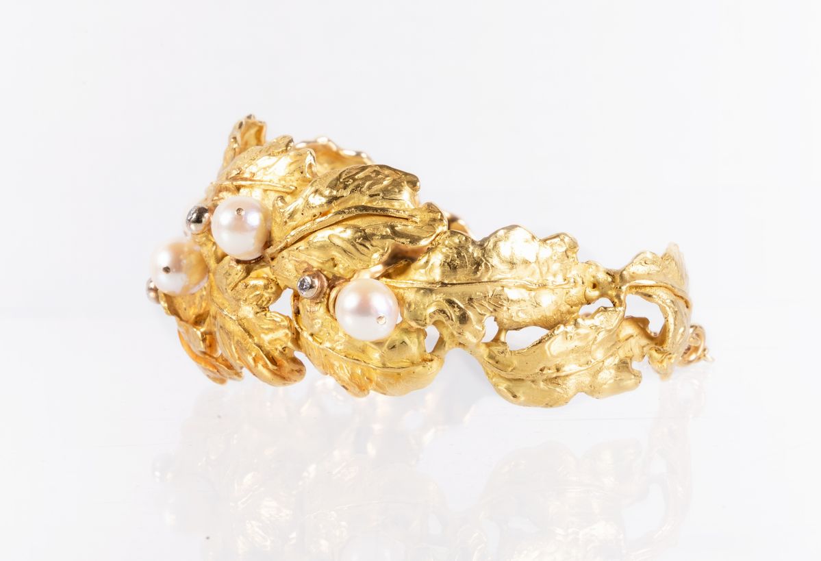 Bracciale a tralcio di foglie in oro giallo con perle e diamanti